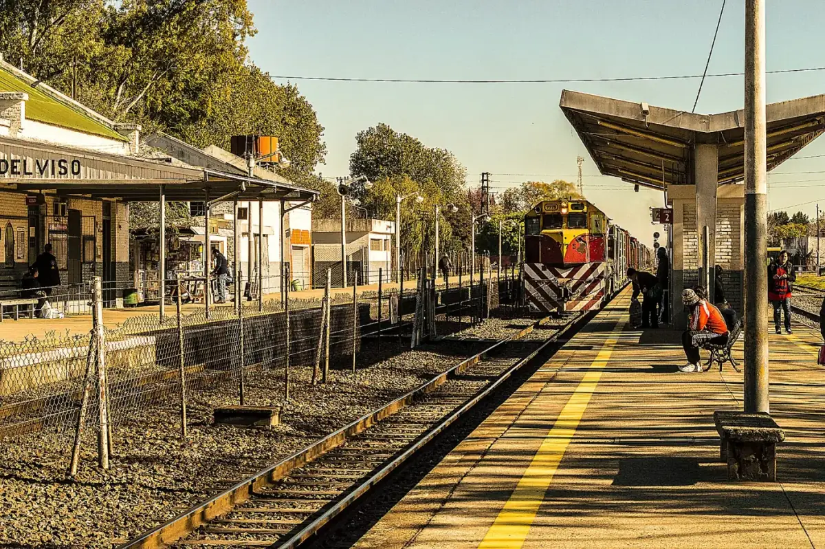 Tren de Belgrano Cargas en la estación Delviso, Argentina