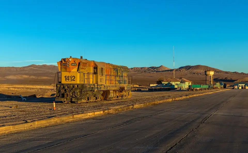 Locomotora del FCAB en Augusta Victoria, en la línea hacia Socompa y Salta